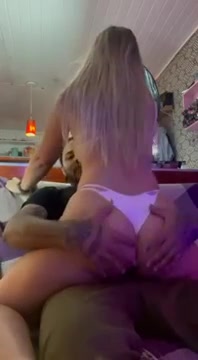 OnlyFans Coelhinha do Hype Safada dançando encima do macho