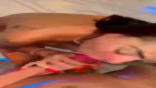 Jhenis Kut Kut Tomando leitinho na boca