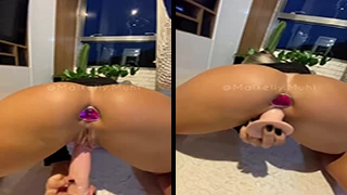 OnlyFans Maikelly Muhl Consolo na buceta e plug no cu