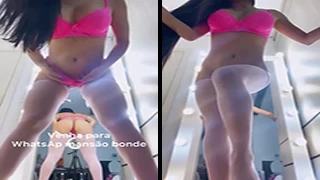 OnlyFans Juliana Bonde Tirando a Roupa no Provador