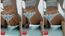 Morena gostosa se masturba pelada e goza bastante