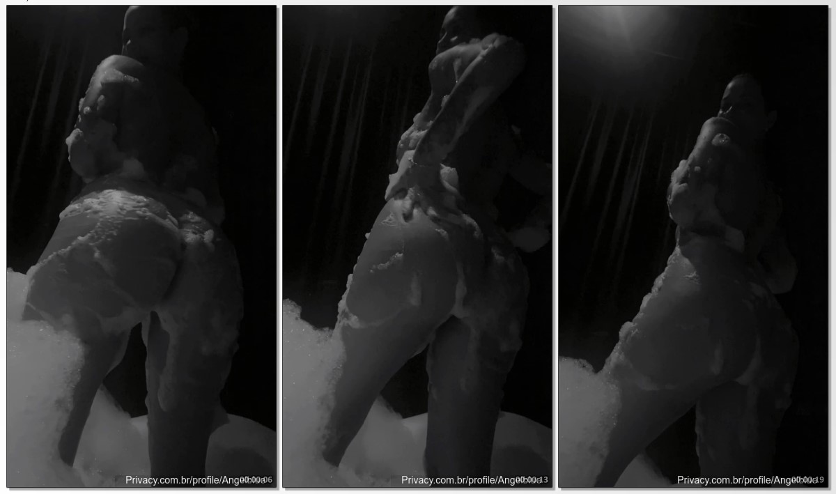 Angel Blue pelada mostrando sua raba gostosa toda ensaboada enquanto toma banho