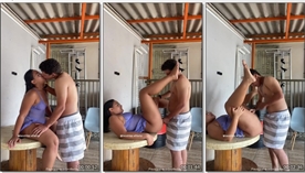 Beatriz Vitória novinha safada abre as pernas na frente do seu macho em cima da mesa e toma vara