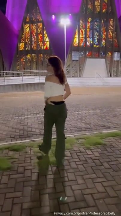 Cibelly Ferreira putaria safada mostrando a bucetinha melada