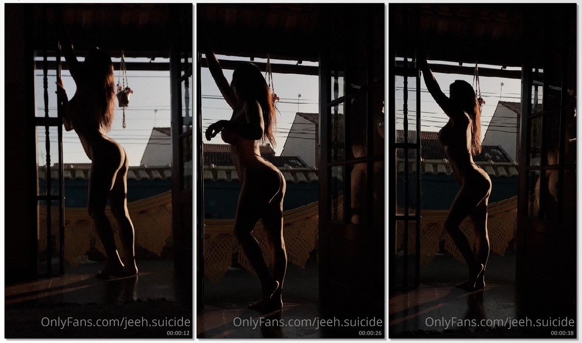 Jeeh Suicide peladinha fazendo um video bem sensual mostrando cada detalhe do seu corpo sexy