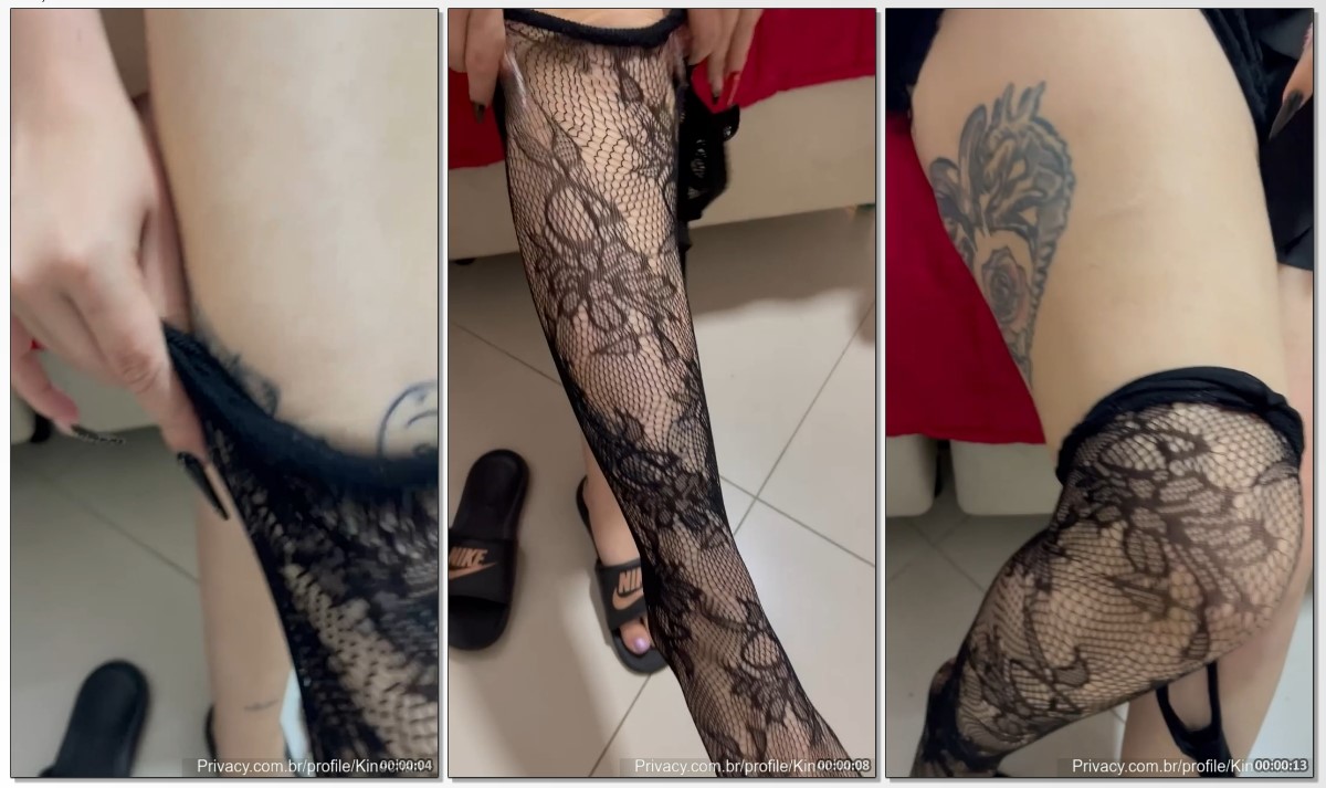 Kinechan com tesão colocando uma meia arrastão sensualmente
