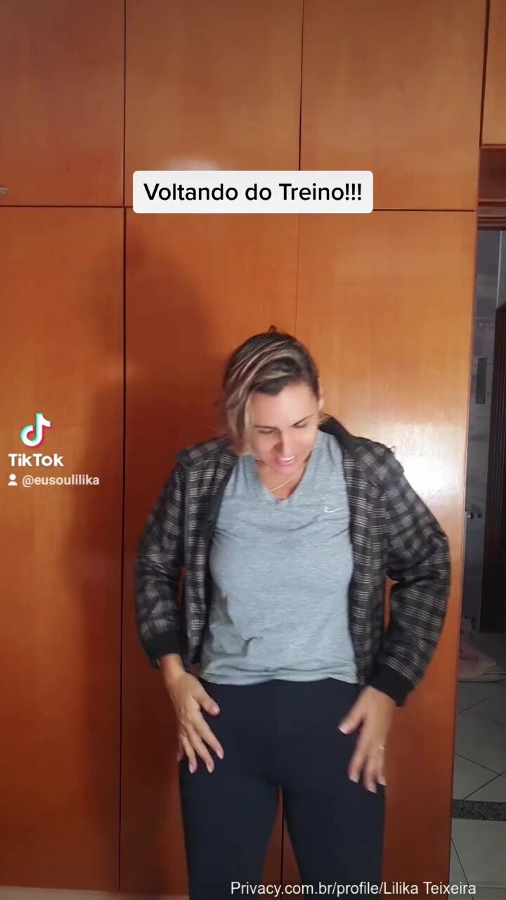 Lilika Teixeira coroa safada  com a buceta peluda toda molhadinha depois de voltar do treino