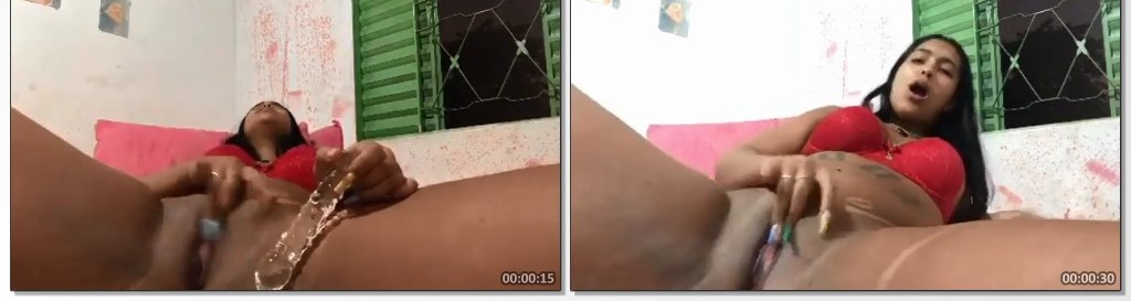 MC Yasmin pretinha safada abre as pernas e mete um consolo no bucetão carnudo gozando gostoso