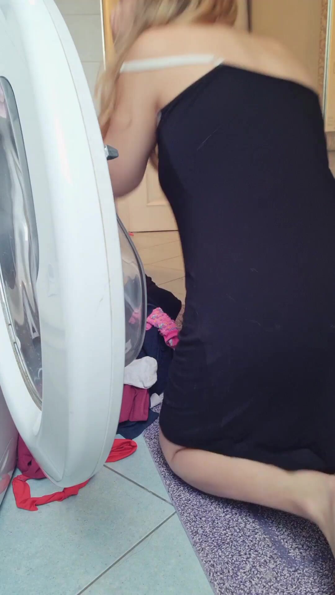 Mah Santos novinha peladinha cheia de tesão tocando a bucetinha melada