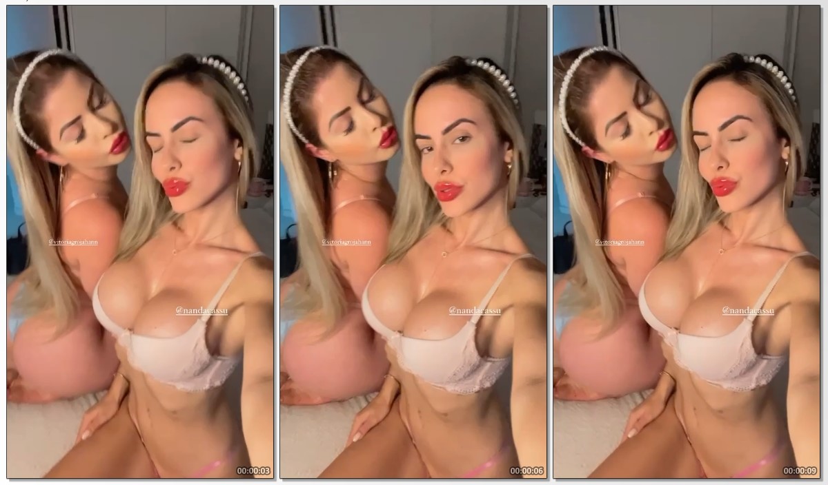 Nanda Cassuriaga se exibindo com sua amiga gostosa Vitoria Grojahann