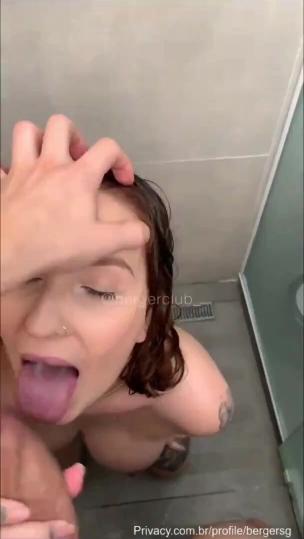 Rafaela Berger pagando boquete e tomando porra quente na boquinha