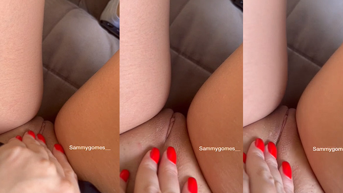 Sammy Gomes passando os dedos na buceta melada e excitada