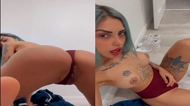 Tati zaqui puta deliciosa masturbando a bucetinha em vídeo de putaria