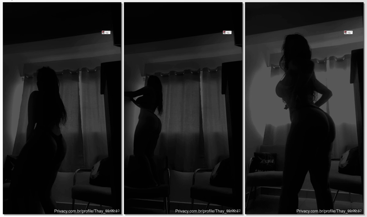 Thay Santos sensualizando e mostrando a sua buceta na masturbação vaginal