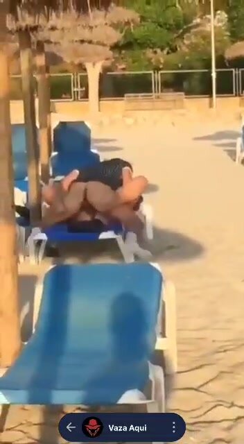 Victória Gomes toda putinha delícia no resort deu a buceta para o garçom na praia