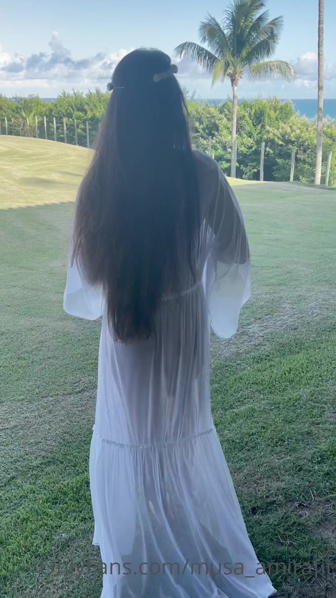 Amira Daher morena safada desfilando peladinha