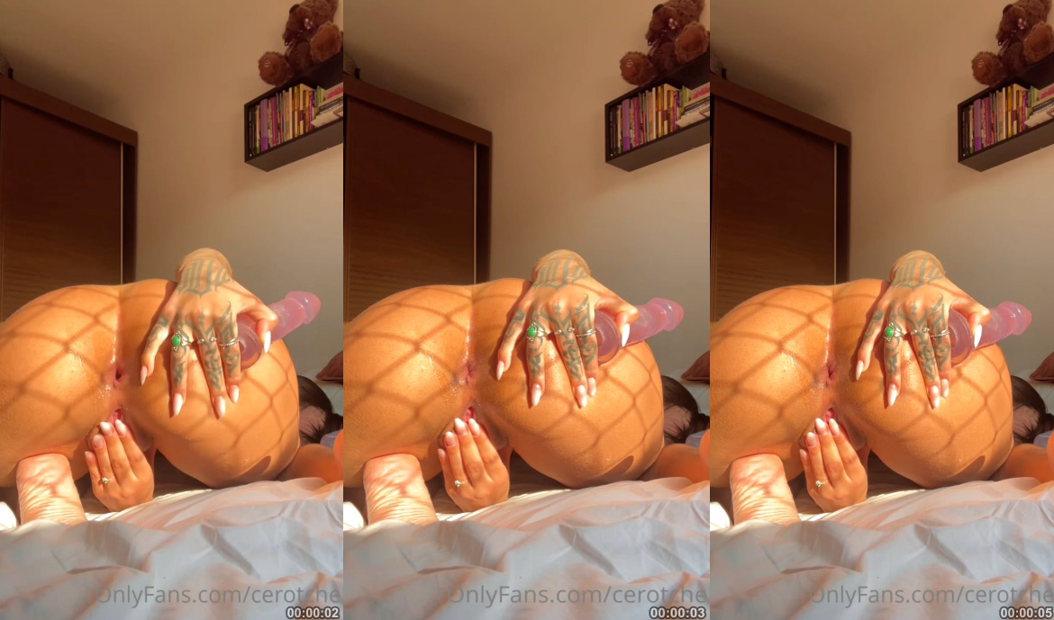 Leticia Cerote erome se masturbando com consolo no cu