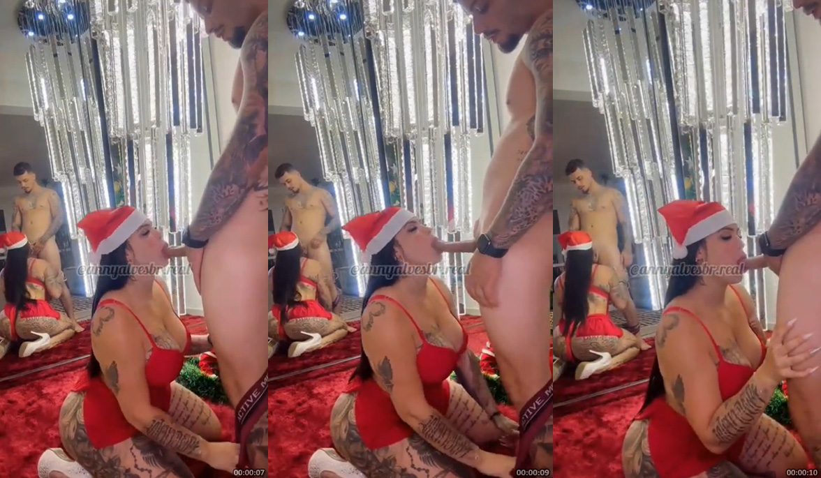 Cavala Anny Alves pagando boquete com touca de papai noel