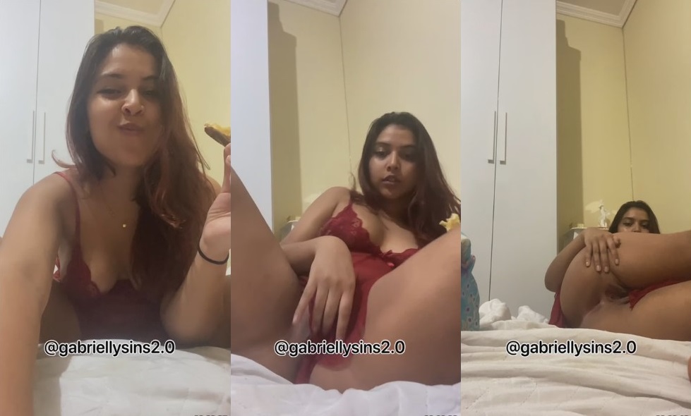 Gabrielly Sins peladinha na cama mostrando a doce buceta