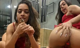 Mel Bertoja vazou na net pelada estourando o cuzinho com consolo