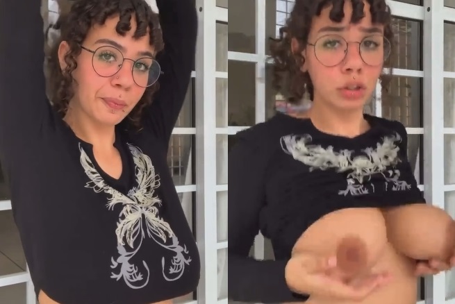 Novinha Emo caiu na net balançando os peitões naturais bicudos